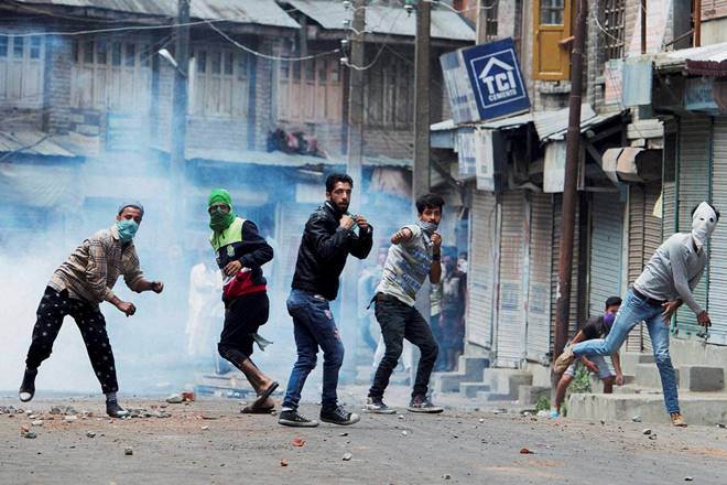 Stone pelting, Jammu Kashmir,  Lok Sabha, NIA, Hurriyat, Farooq Abdullah, Omar Abdullah, Mehbooba Mufti