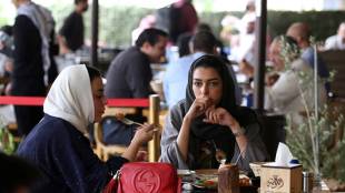 Saudi Arabia, Saudi, Saudi Arabia restaurants, restaurants in Saudi, Saudi lifts ban on restaurants, women in saudi, women in saudi arabia