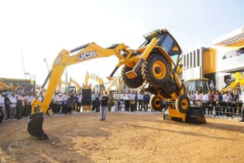 JCB launches ecoXpert Backhoe Loader, new range of side engined Telehandlers at Excon’19