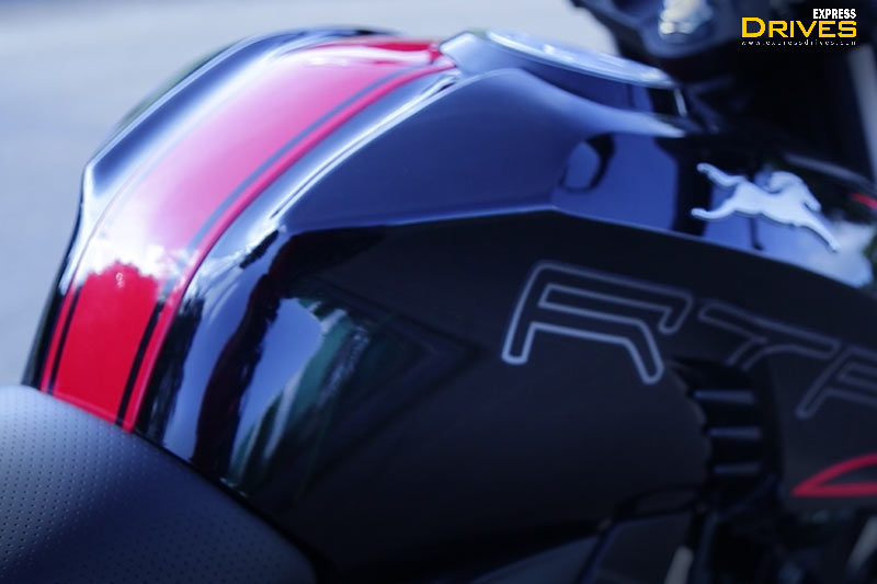 The new 2020 TVS Apache RTR 200 4V gets new race inspired graphics that make the look better than before. There is a racing stripe that runs across the fuel tank and the bike looks stunning especially in black-red paint scheme.