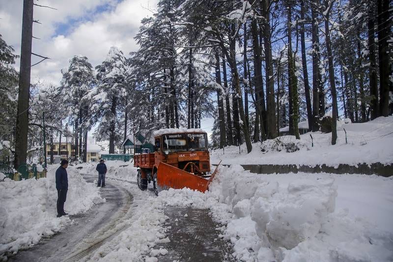 snowfall, snowfall in india, snowfall in shimla, snowfall in nainital, snowfall in manali, snowfall in himachal, snowfall today, snowfall in dalhousie, shimla snowfall, kashmir weather