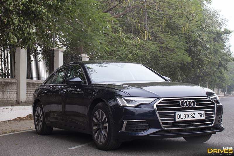In terms of its exterior design, the new Audi A6 is miles ahead of its predecessor. The sedan now looks a lot sharper and sportier than before. The Audi signature hexagonal grille flanked by LED headlamps, looks brilliant.
