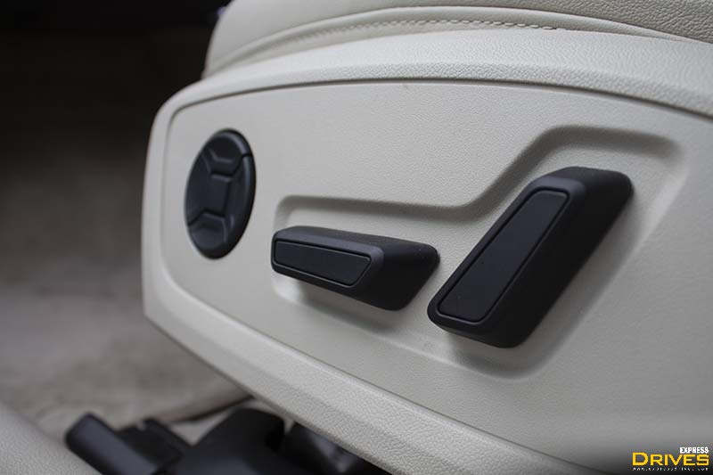 The new Audi A6 comes with electronically adjustable seats, both for the driver as well as the front passenger. The steering gets electronic tilt and telescopic adjustments.
