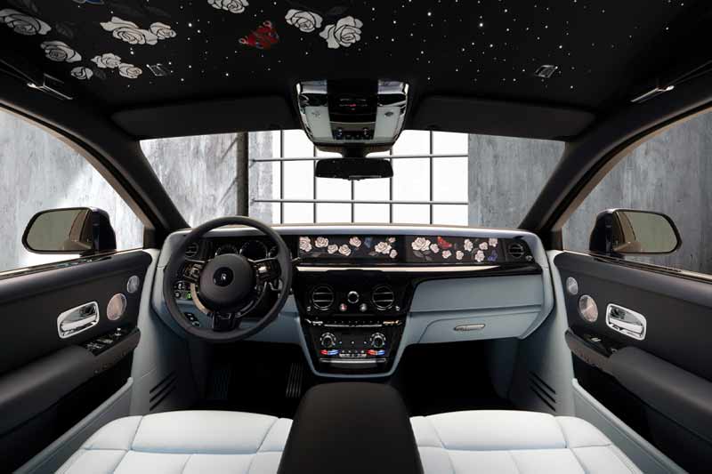 The Phantom uses a colour scheme of peacock blue on the exterior and the wheels feature twinned pinstripe in Charles Blue. The interior is laid out in Charles Blue coloured leather and features peacock blue piping.