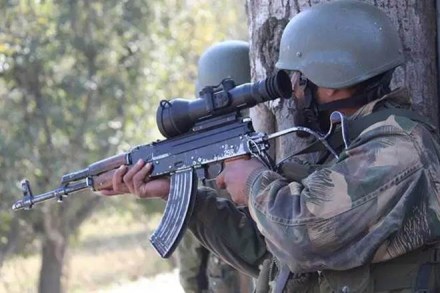 LeT militant surrenders, LeT militant surrenders in pulwama, Pulwama militant surrenders, Pulwama LeT militant, Kashmir LeT militant surrenders LeT militant surrenders, LeT militant surrenders in pulwama, Pulwama militant surrenders, Pulwama LeT militant, Kashmir LeT militant surrenders