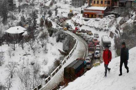 Meanwhile, cold wave conditions intensified as tourist destination Manali shivered at minus 4.8 degrees Celsius while Kufri recorded minus 1.2 degrees Celsius.  Meanwhile, cold wave conditions intensified as tourist destination Manali shivered at minus 4.8 degrees Celsius while Kufri recorded minus 1.2 degrees Celsius.