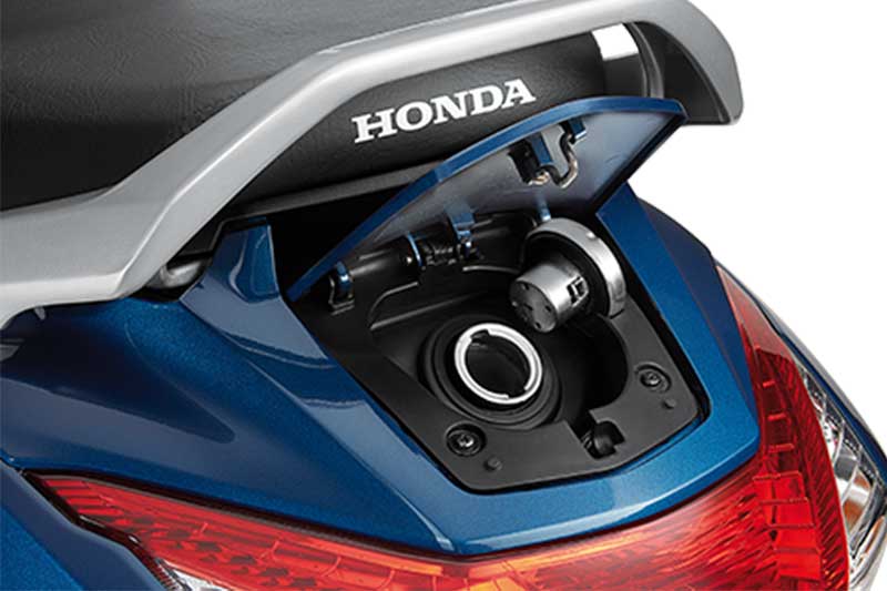 In terms of features, the newly launched Honda Activa 6G also gets external fuel fill for better convenience. Moreover, the scooter continues to get an all-LED headlamp along with a Combi braking system for better safety. For better comfort, the new Honda Activa 6G comes with gets conventional telescopic forks up front as a new feature.