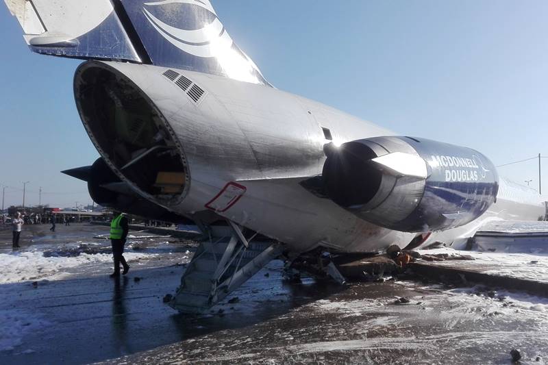 iran plane, iran plane landing, iran plane skid, iran plane land on road, Iranian passenger plane, Mahshahr airport, iran plane crash-lands on highway