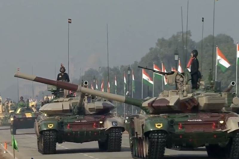 Indigenously-developed Main Battle Tank of the Indian Army and Dhanush Gun System was one of the main attractions of the Republic Day parade today. The 'Dhanush' gun system was also showcased for the first time. The 155mm/45 Caliber Dhanush gun system was commanded by Capt. Mrigank Bharadwaj has a maximum range of 36.5 km. The gun is equipped with an inertial navigation system and advanced gun sighting system. (Image: DD National)