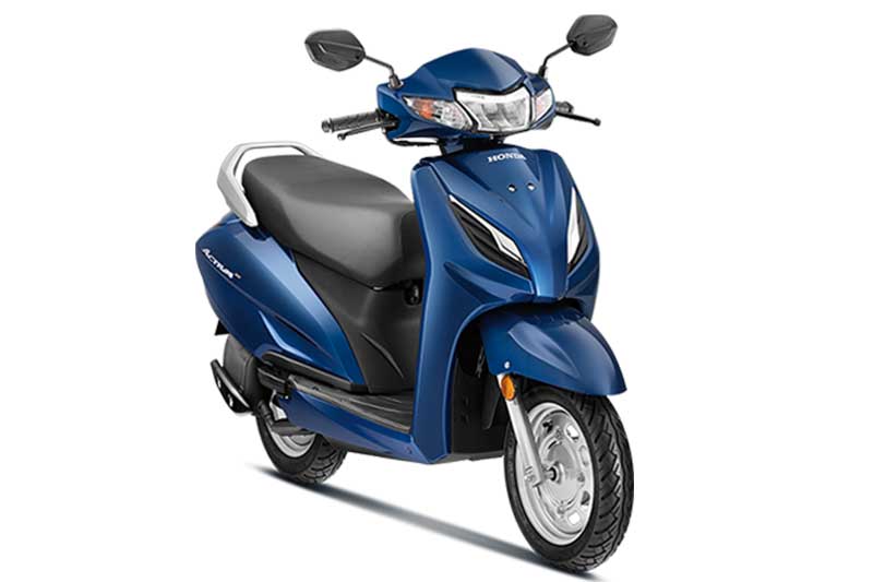 India's favourite scooter Honda Activa is now BS6 compliant. The company has launched the Activa 6G with prices starting at 63,912 (ex-showroom). Available in two variants namely Standard and Deluxe, the newly launched Activa 6G costs almost Rs 7,500 more compared to the previous 5G model. Let's take a look at the detailed images of the Activa 6G and see what all has changed on the new model.