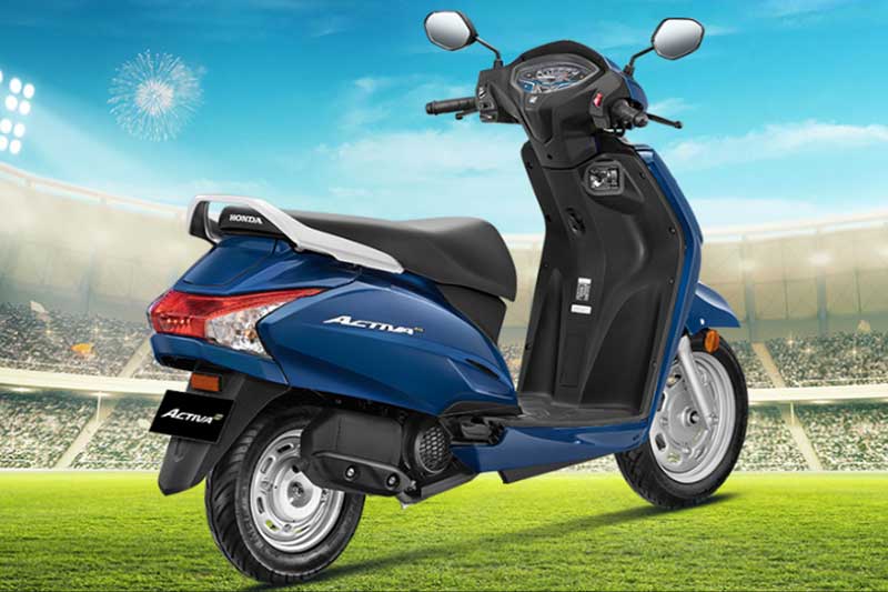 2020 Honda Activa 6G will start reaching dealerships by January end or early February. With the scooter, you get a six-year warranty that includes a three-year standard warranty and three-year optional. After the TVS Jupiter, Activa 6G is the second BS6 compliant 110cc scooter to go on sale in the country.