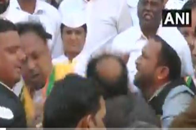 congress, madhya pradesh, congress leaders fight video