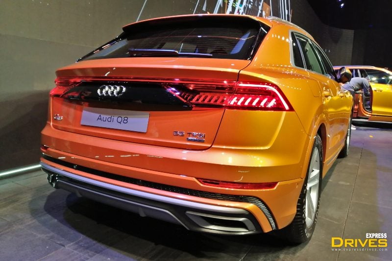 In terms of dimensions, the Audi Q8 measures 4,990 mm in length, 2,000 mm in width and 1,710 mm in height. It has a wheelbase of 2,987 mm. With these dimensions, the Q8 is wider, shorter and lower in comparison to the Q7 SUV.