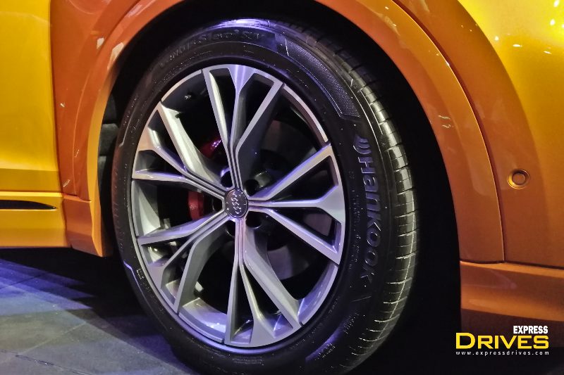 As standard, the Audi Q8 comes with 20-inch alloy wheels with a five-spoke design. However, these can be upgraded to 21-inch rims which are offered in four different styles. Not only this, but one can even opt for four-wheel steering as an optional extra.
