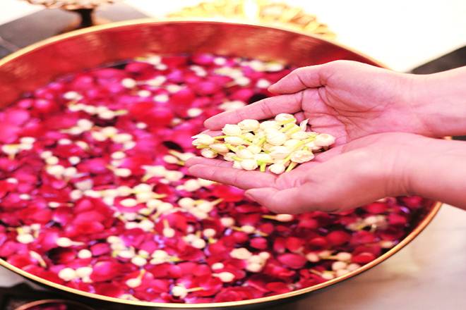  The centre seeks to bring the science of healing one step closer to its customers by offering skin and haircare rituals for all types and troubles.