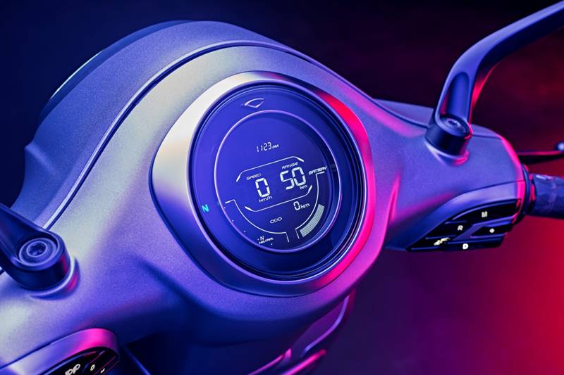 The instrument cluster on the Bajaj Chetak is a fully digital unit with an interesting layout. The scooter gets a dedicated mobile application as well that lets you keep a track on vehicle statistics, track and locate your vehicle and more. The Chetak app is available for both Android and iOS platforms.