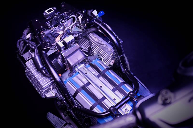 Bajaj Chetak electric gets a 3 KwH lithium-ion battery pack that is IP67 rated. When it comes to charging, the e-scooter gets an in-built charger and can be charged normally by plugging into a regular 5-ampere power outlet. A full charge takes five hours while in one hour, the battery charges to 25 percent.