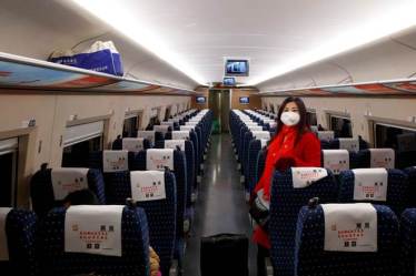 A woman wears a face masks as she travels on a high-speed train near Jiujiang, Jiangxi province, China, as the country is hit by an outbreak of a new coronavirus, January 29, 2020. REUTERS/Thomas Peter