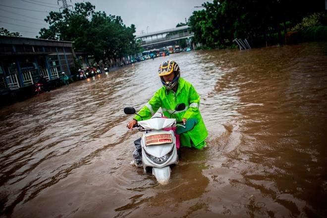 At the peak of the flooding, about 397,000 people sought refuge in shelters across the greater metropolitan area as floodwaters reached up to 6 meters (19 feet) in some places. (Reuters) At the peak of the flooding, about 397,000 people sought refuge in shelters across the greater metropolitan area as floodwaters reached up to 6 meters (19 feet) in some places. (Reuters)