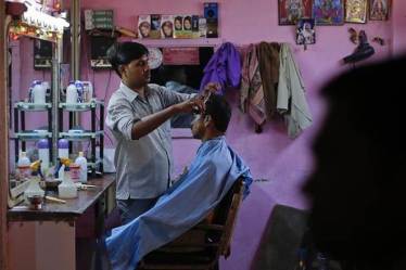 Indian male likes to devote around 16 minutes sprucing up his body, 14 minutes on his hair and 12 minutes for the face. (Representational Image: Reuters)
