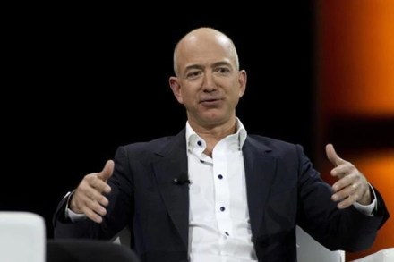 Jeff Bezos india visit: Amazon to invest USD 1 bn in digitising Indian SMBs, jeff bezos india Jeff Bezos india visit: Amazon to invest USD 1 bn in digitising Indian SMBs, jeff bezos india