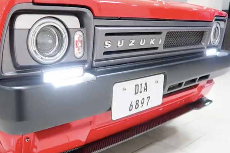 The exterior features tastefully designed front grille, new projector headlamps, LED DRLs, and LED Tail lamps. The front side and rear of the car also feature subtle body-kits that look like little chin spoilers that are finished to look like carbon fibre.
