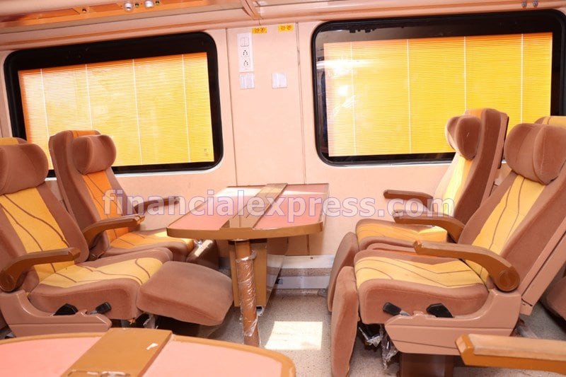 tejas express ahmedabad to mumbai booking online, tejas express images