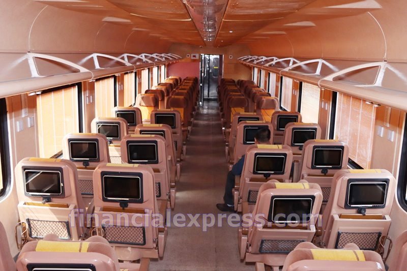 tejas express ahmedabad to mumbai booking online, tejas express images