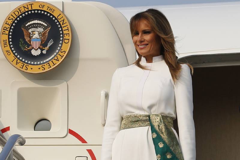 melania trump in india images, melania trump dress, melania trump fashion, melania trump dress images, melania trump india visit, delhi school, taj mahal, sabarmati ashram, motera stadium, namaste trump