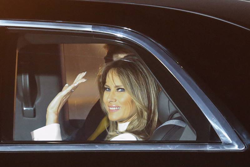 melania trump in india images, melania trump dress, melania trump fashion, melania trump dress images, melania trump india visit, delhi school, taj mahal, sabarmati ashram, motera stadium, namaste trump