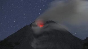 Indonesia, Indonesia Mount Merapi volcano, Mount Merapi volcano, lava, tectonic plates, Yogyakarta