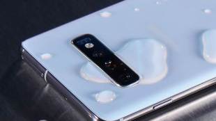 heating phones, heating smartphones, overheating phones, phone getting overheated, water vapour, overheating smartphones, Phones, Microelectronics, temperature, Water, Shanghai Jiao Tong University, water vapour