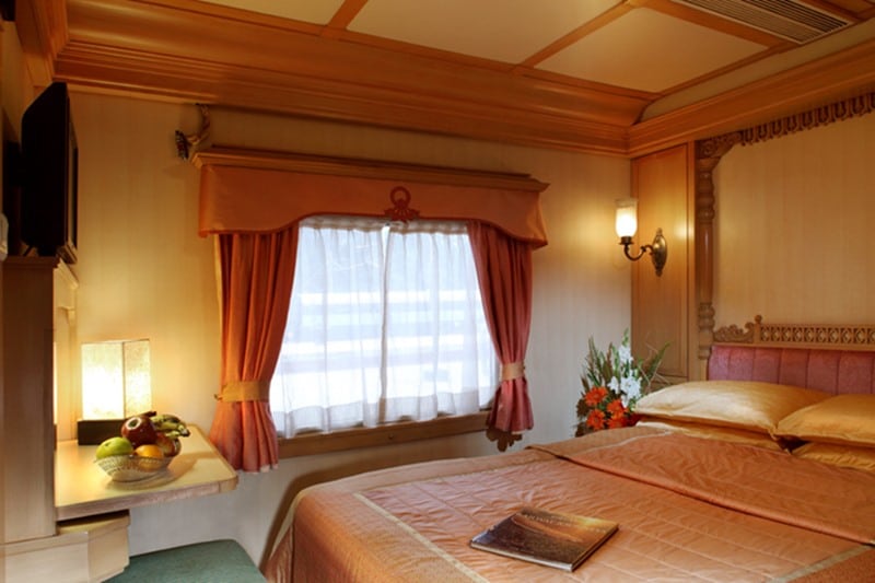 golden chariot price 2020, golden chariot train images