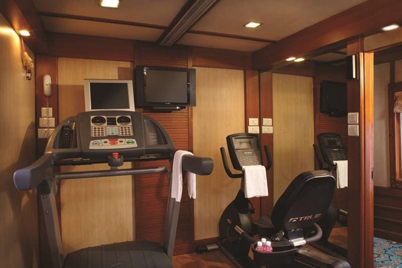 golden chariot price 2020, golden chariot train images