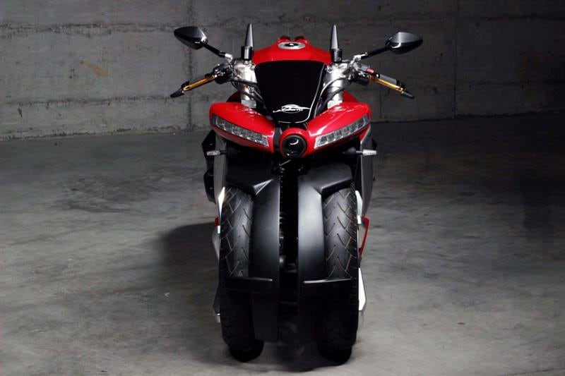 Go through the product catalogue on Lazareth's website and you'll not find a single conventional-looking vehicle. No sire, Ludovic Lazareth doesn't believe in conventional and old school traditions that command bikes should have two wheels. Folks at Lazareth gave the LM 410 four wheels, a sophisticated mechanism so it can lean and plonked an engine from a Yamaha R1 for the grunt.