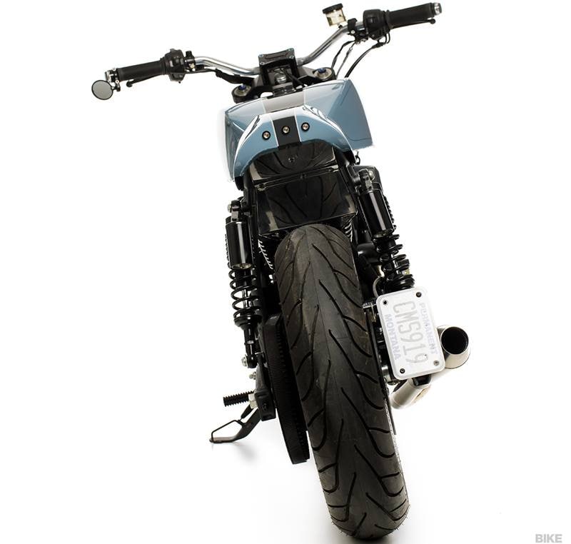Next up was the front end. Cognito Moto made a new set of triples and handlebar risers, which now house a Motogadget display and blinkers. The forks are a major upgrade: they’re from a 2007 Suzuki GSX-R750, and Colin has completely rebuilt them. (Image: Bikeexif)