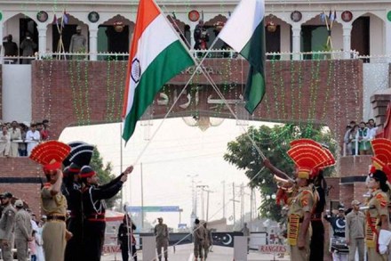 wagah border, attari border, india pakistan border, pakistani hindu to india, indo pak border, Attari Wagah border