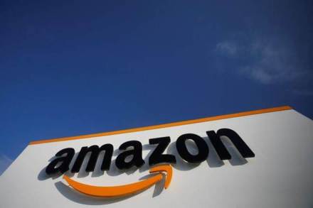 Amazon has almost 800,000 full-time employees worldwide.