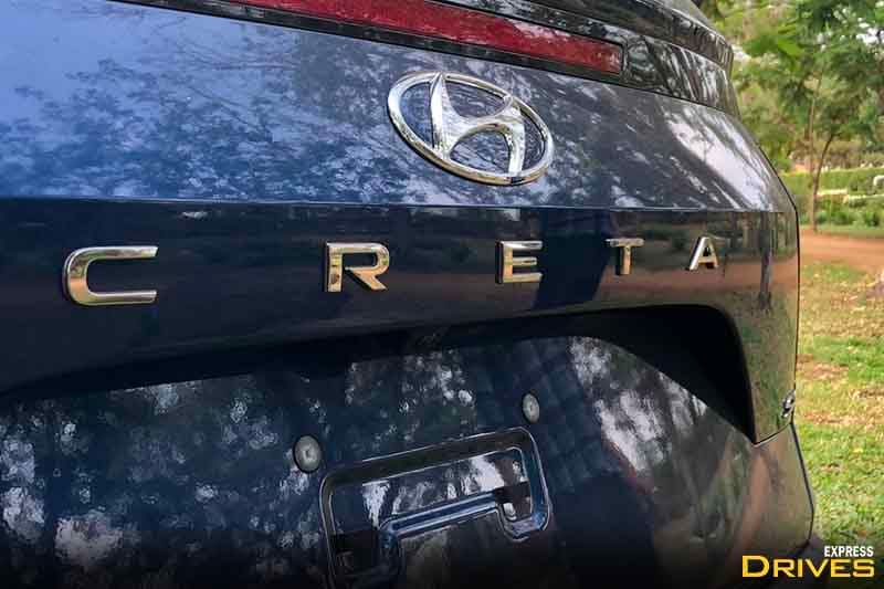 The all-new Hyundai Creta will be offered in 10 colour options. They include White, Silver, Black, Grey, Orange, Deep Forrest (dark green), along with the offering of two new colour options called Galaxy Blue and Mulberry Red. Additionally, two dual-tone options will also be offered in the form of White with black contrast roof, and Orange with black contrast roof which will only be offered with the 1.4-litre turbo variant.