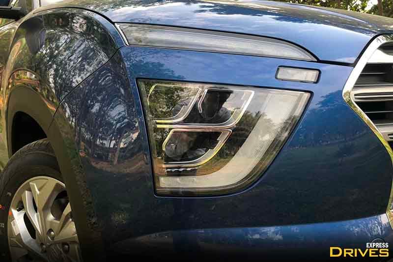 Hyundai will be launching the all-new Creta in India later this month. And we have some pictures that reveal just what the Creta will have to offer for the India market. Starting with these split design LED headlamps. Similar to what we have seen in the Chinese market, the Creta will get the same set up, however, the lower trims will only be offered with projector headlamps.