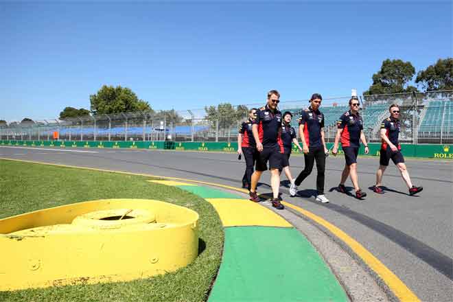 F1 2020: Australian GP cancelled due to Coronavirus: McLaren team personnel tests positive