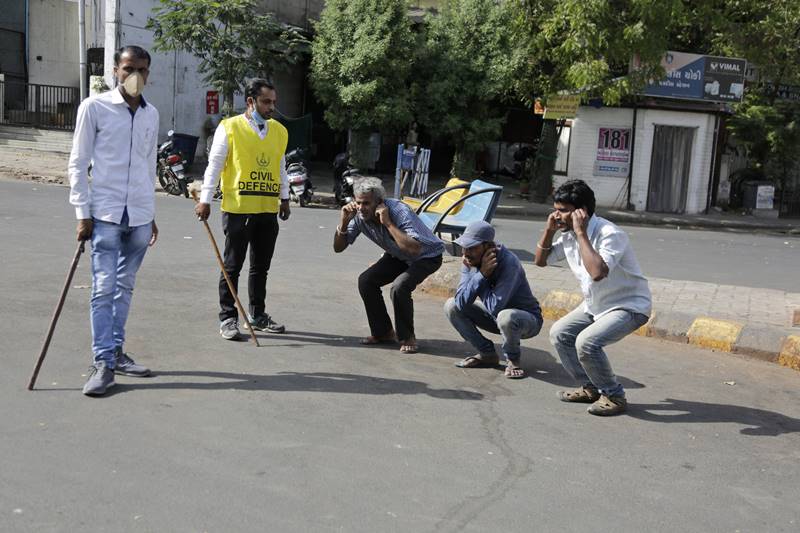Coronavirus lockdown, Coronavirus, covidiots, Coronavirus in india, Coronavirus india, 21 day lockdown, india lockdown, sit-ups, squats, murga punishment, police