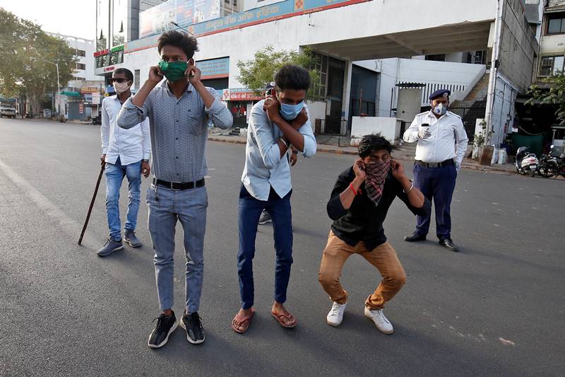Coronavirus lockdown, Coronavirus, covidiots, Coronavirus in india, Coronavirus india, 21 day lockdown, india lockdown, sit-ups, squats, murga punishment, police
