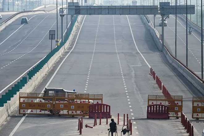Barricades on the Delhi-Ghaziabad border after lockdown was imposed in the national capital to fight Covid-19. Photo PTI Barricades on the Delhi-Ghaziabad border after lockdown was imposed in the national capital to fight Covid-19. Photo PTI