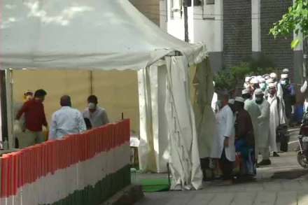 Coronavirus hotpsot: 1,548 evacuated from Markaz Nizamuddin; police files FIR against cleric
