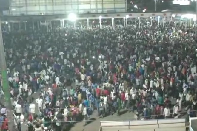 Amid COVID19 infection risk, thousands of migrant workers gather at Delhi bus stand to return home