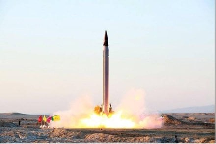 Chaffs and flares: Passive countermeasures to thwart missile attacks Chaffs and flares: Passive countermeasures to thwart missile attacks