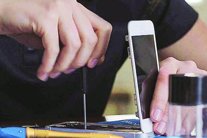 Speaking to FE, Paul said, “However, there is an all-round concern on the non-inclusion of mobile and ICT products under essential goods and services”. (Representative image)