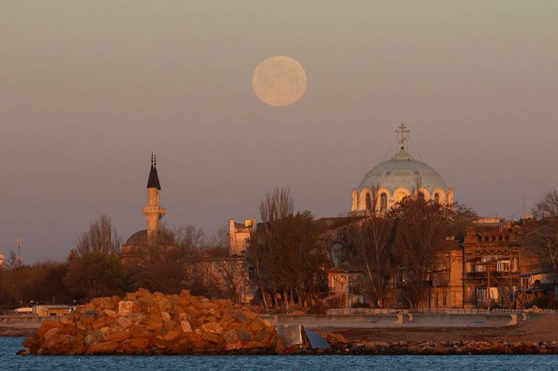 pink super moon, super moon images, super moon place, super moon in India, pink super moon images, super moon photos