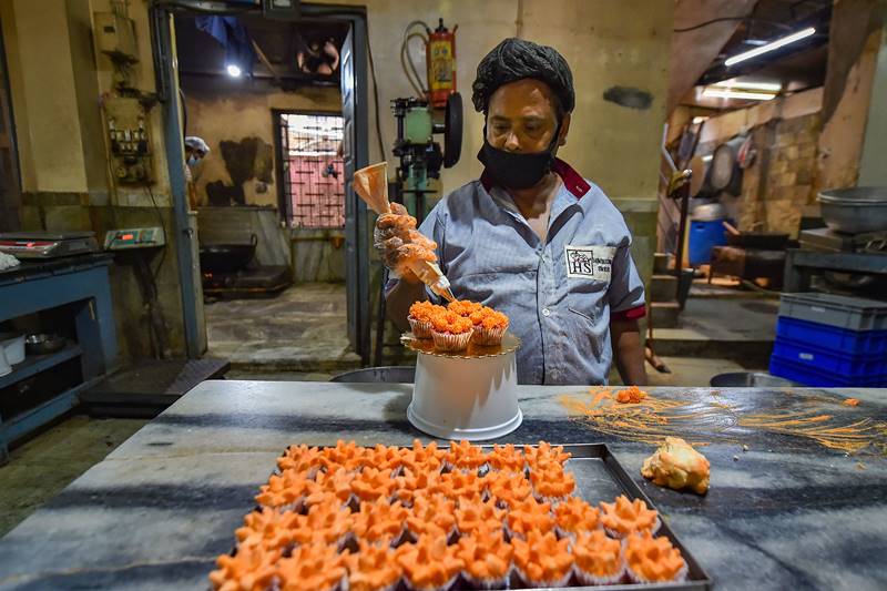 coronavirus, coronavirus kolkata, coronavirus india, kolkata sweet shop, corona sweet, coronavirus sweet, sandesh, sweetmeat, Hindustan sweets